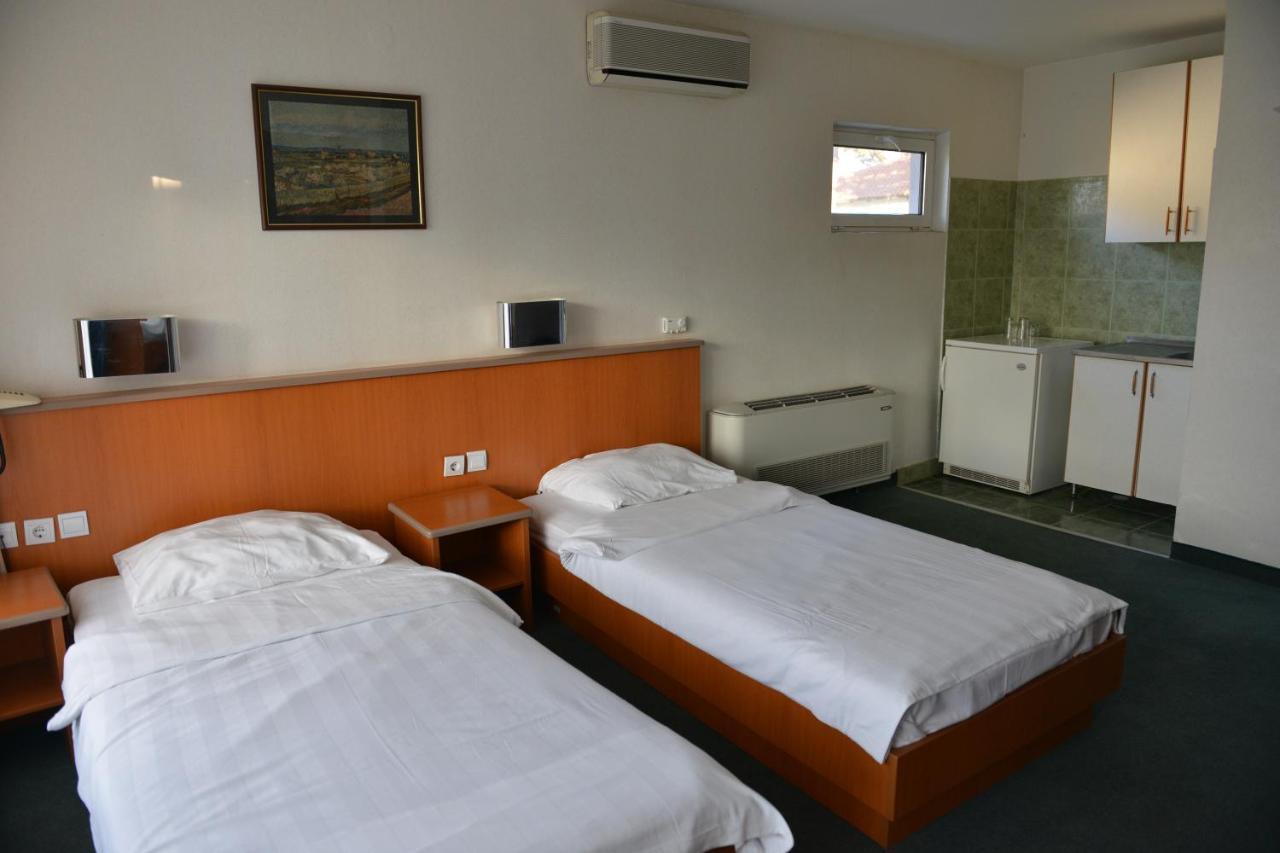 סקופיה Hotel Bellevue מראה חיצוני תמונה