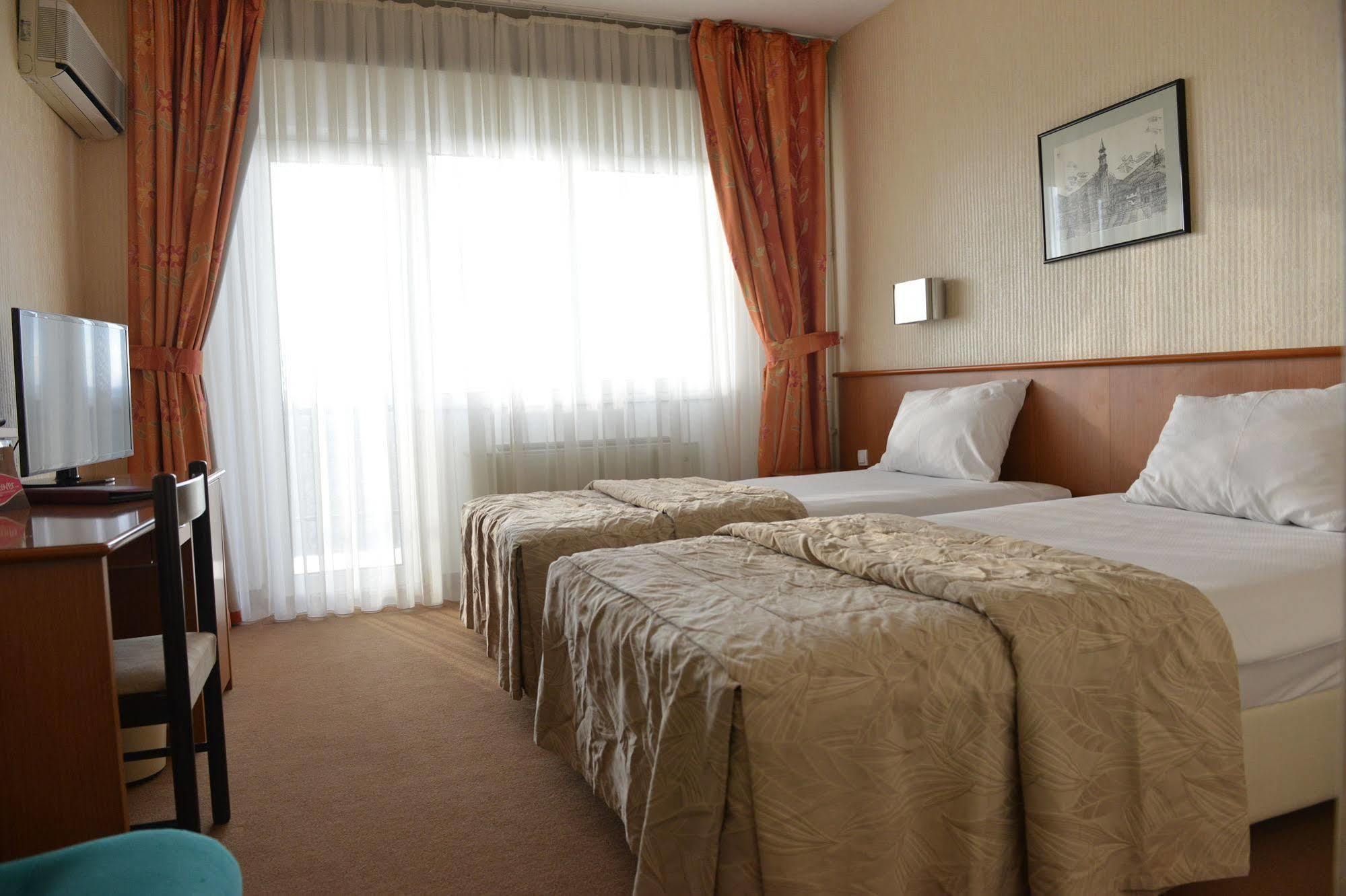 סקופיה Hotel Bellevue מראה חיצוני תמונה